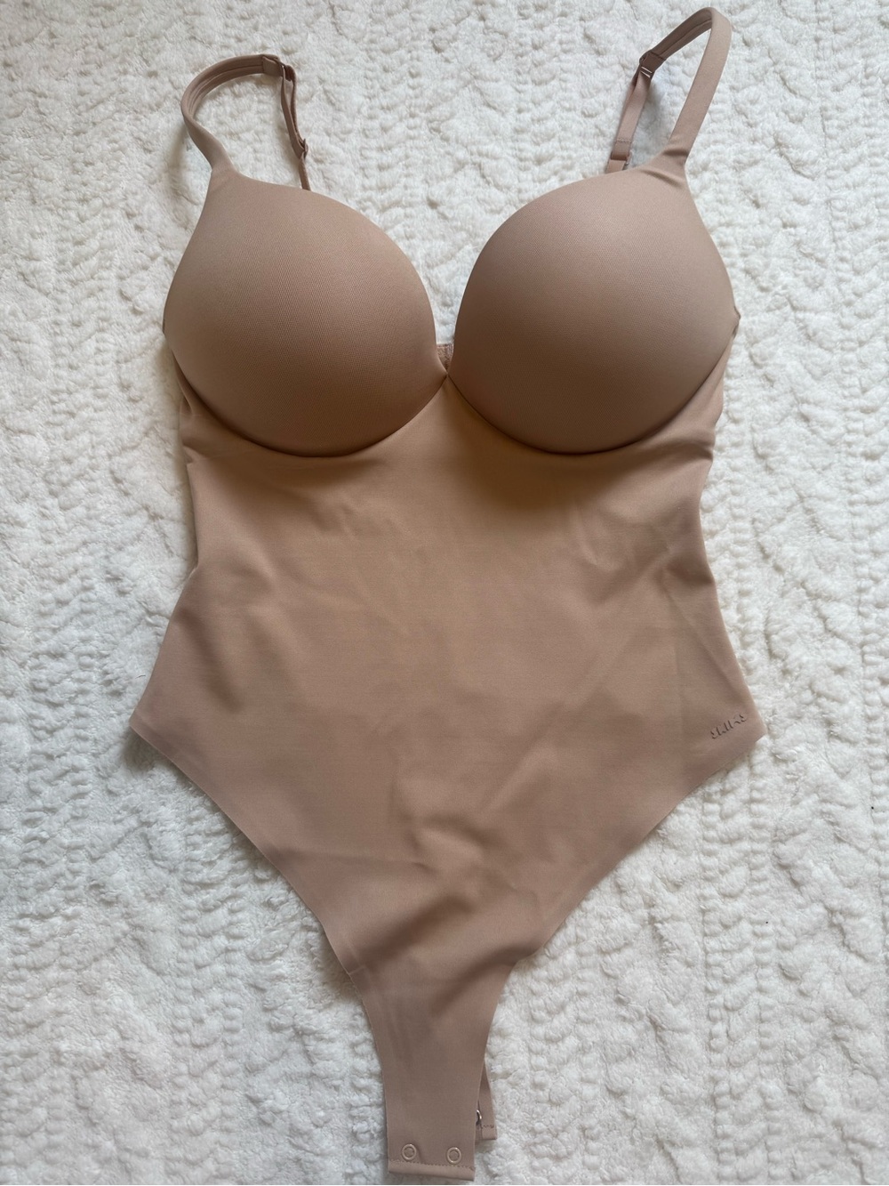 Skims thong bodysuit Seamless Nude  with Built-In Cups size medium NWT